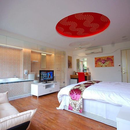 Full House Bed And Breakfast Nantou Exterior photo