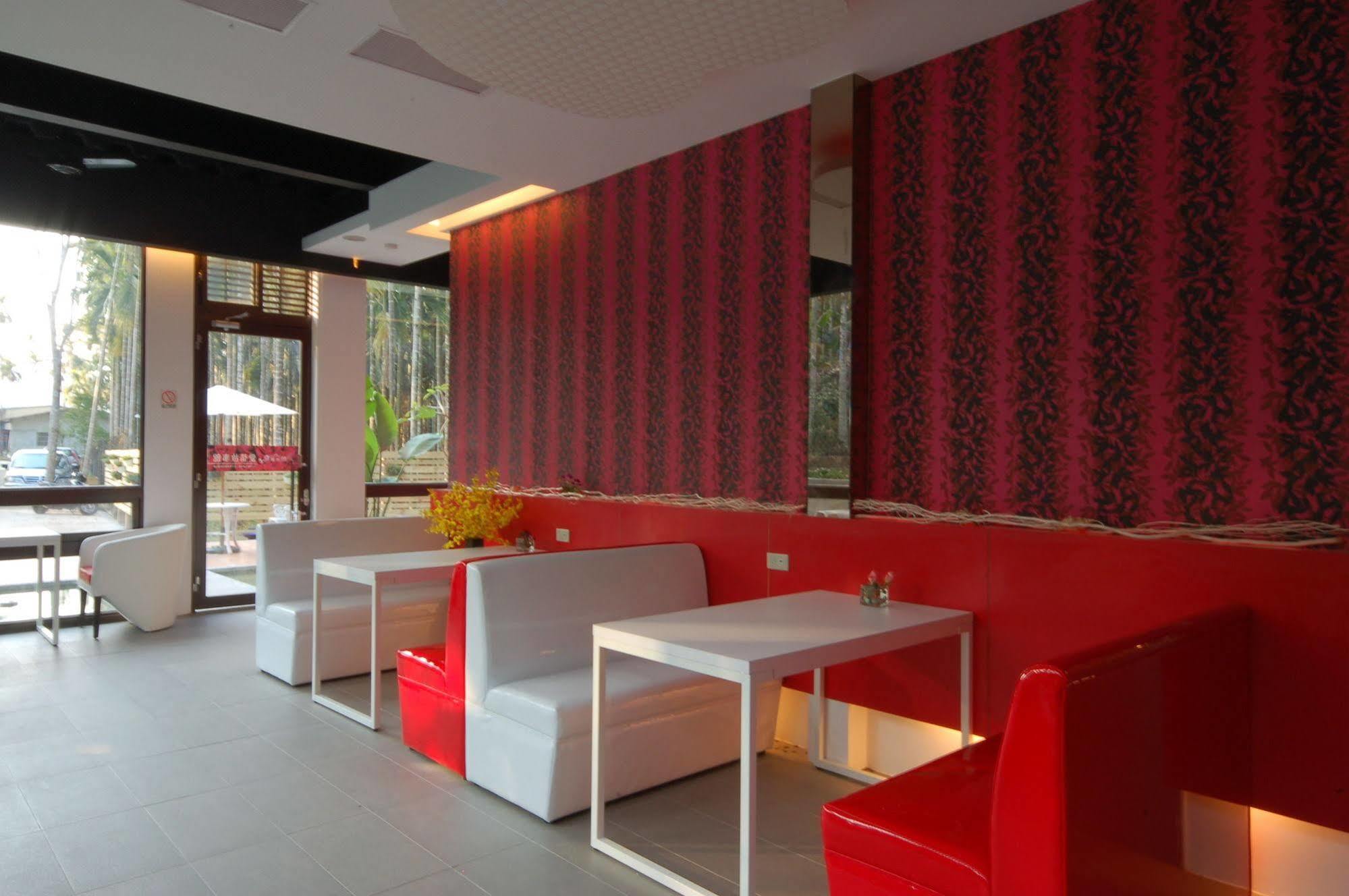 Full House Bed And Breakfast Nantou Exterior photo