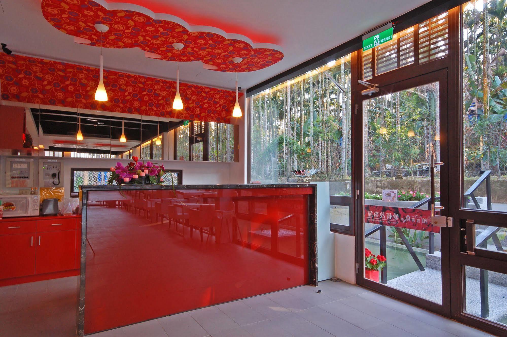 Full House Bed And Breakfast Nantou Exterior photo