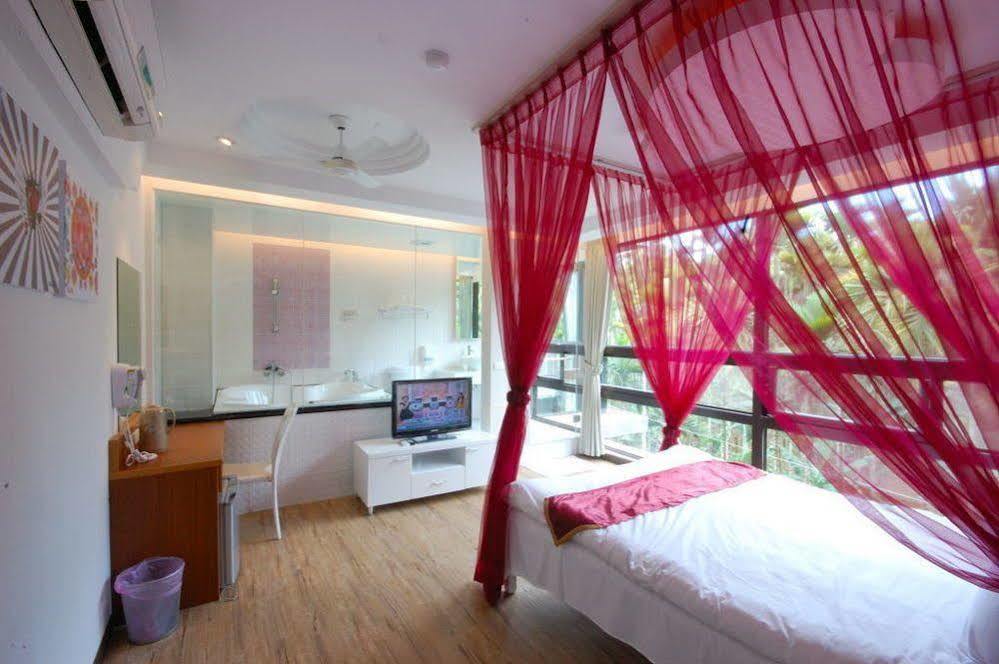 Full House Bed And Breakfast Nantou Exterior photo
